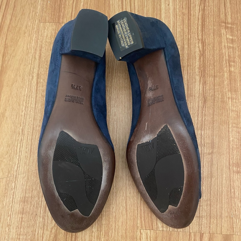 AGL navy suede block heels. - Picture 6 of 6